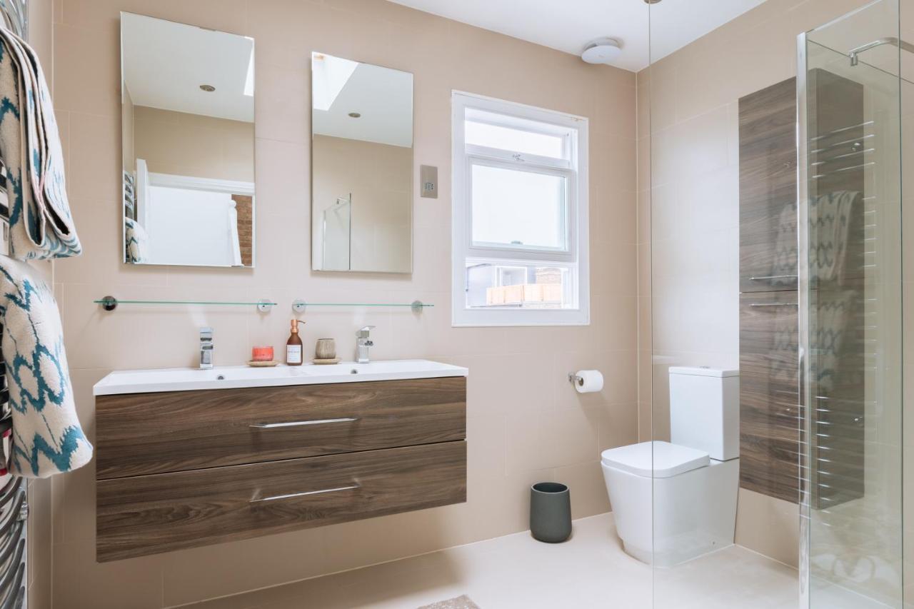 Luxury And Bright Bedrooms In Queens Park Londra Esterno foto